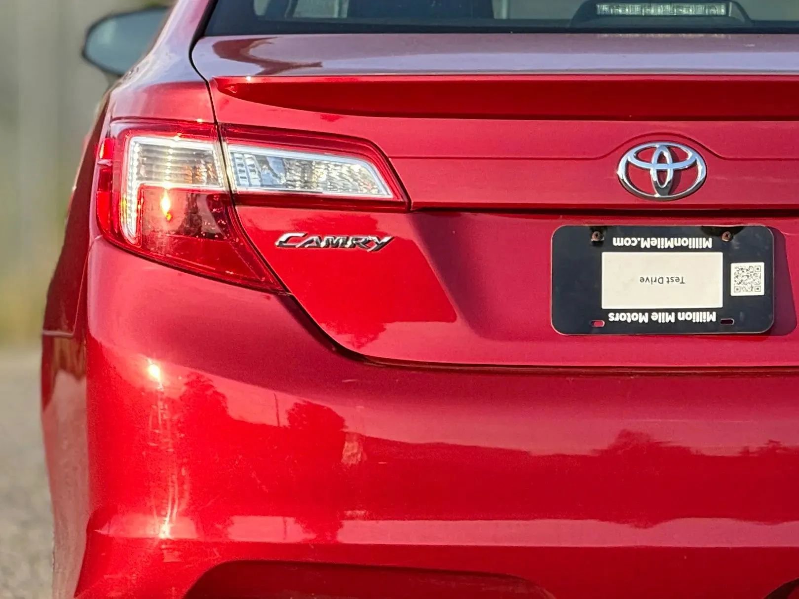 Used 2014 Toyota Camry SE FWD image 13