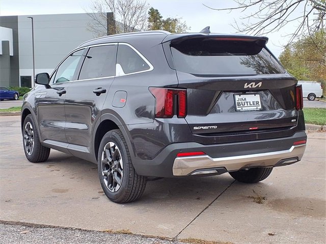 New 2026 Kia Sorento S image 2