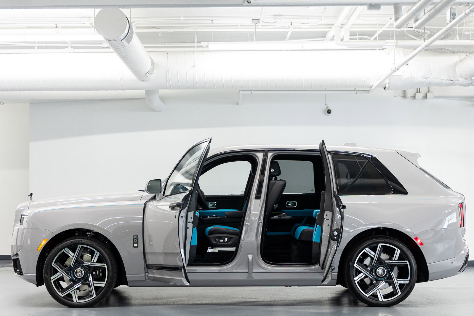 Certified 2026 Rolls-Royce Cullinan Black Badge image 29