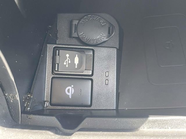 Used 2017 Toyota Camry XLE w/ Moonroof Package image 22