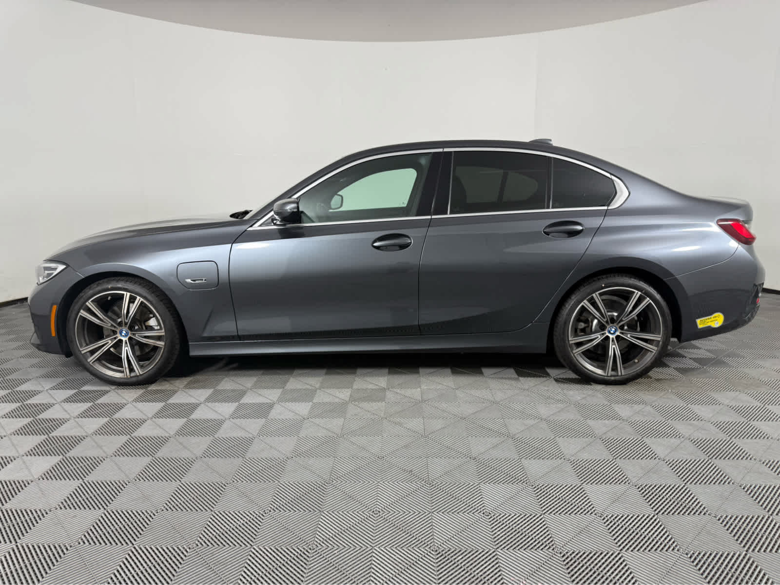 Used 2022 BMW 330e w/ Driving Assistance Package RWD image 7
