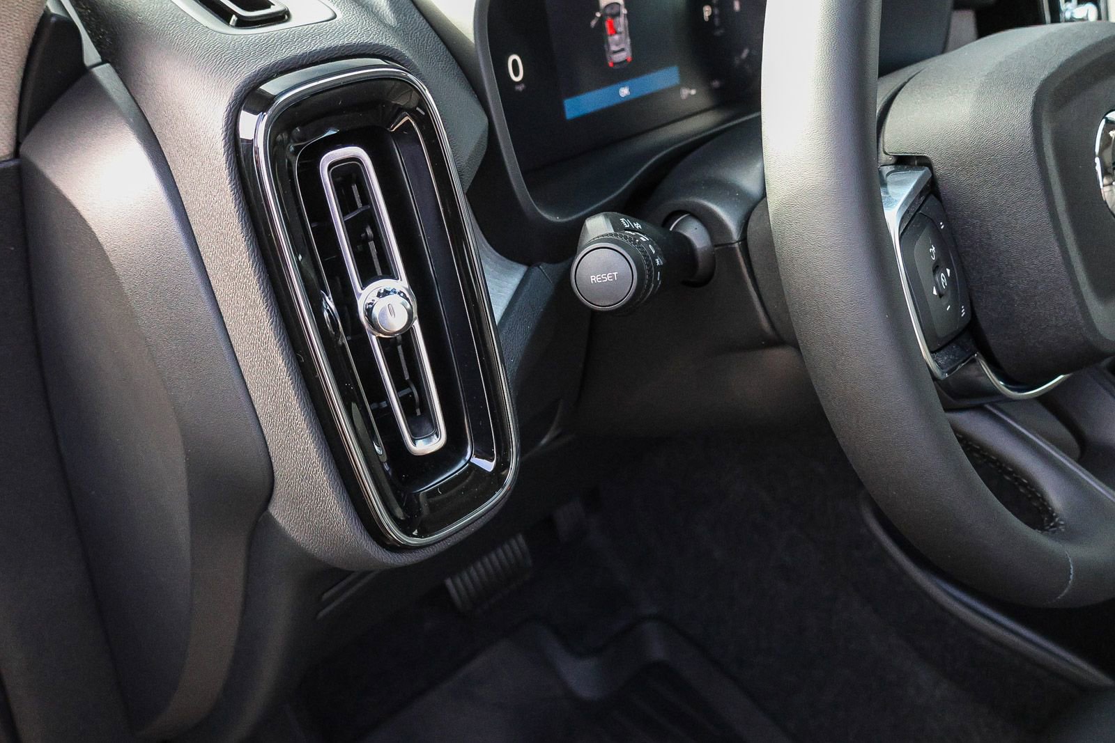 New 2026 Volvo XC40 B5 Plus w/ Climate Package image 32