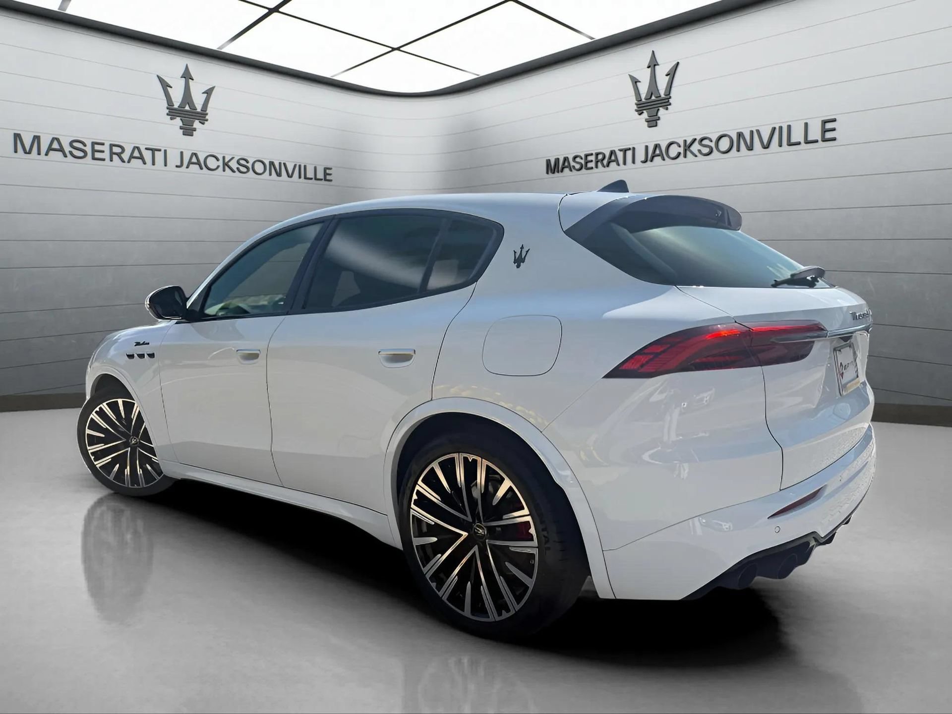 Certified 2023 Maserati Grecale Modena AWD/4WD image 3