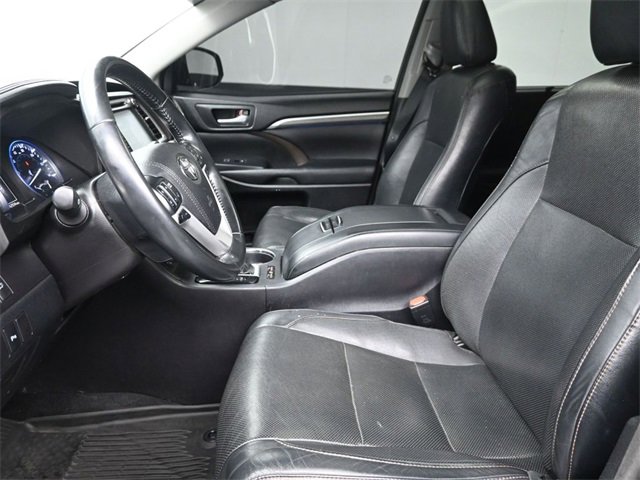 Used 2017 Toyota Highlander Limited image 16