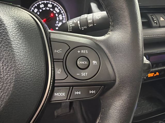 Used 2021 Toyota RAV4 XLE Premium AWD/4WD image 21