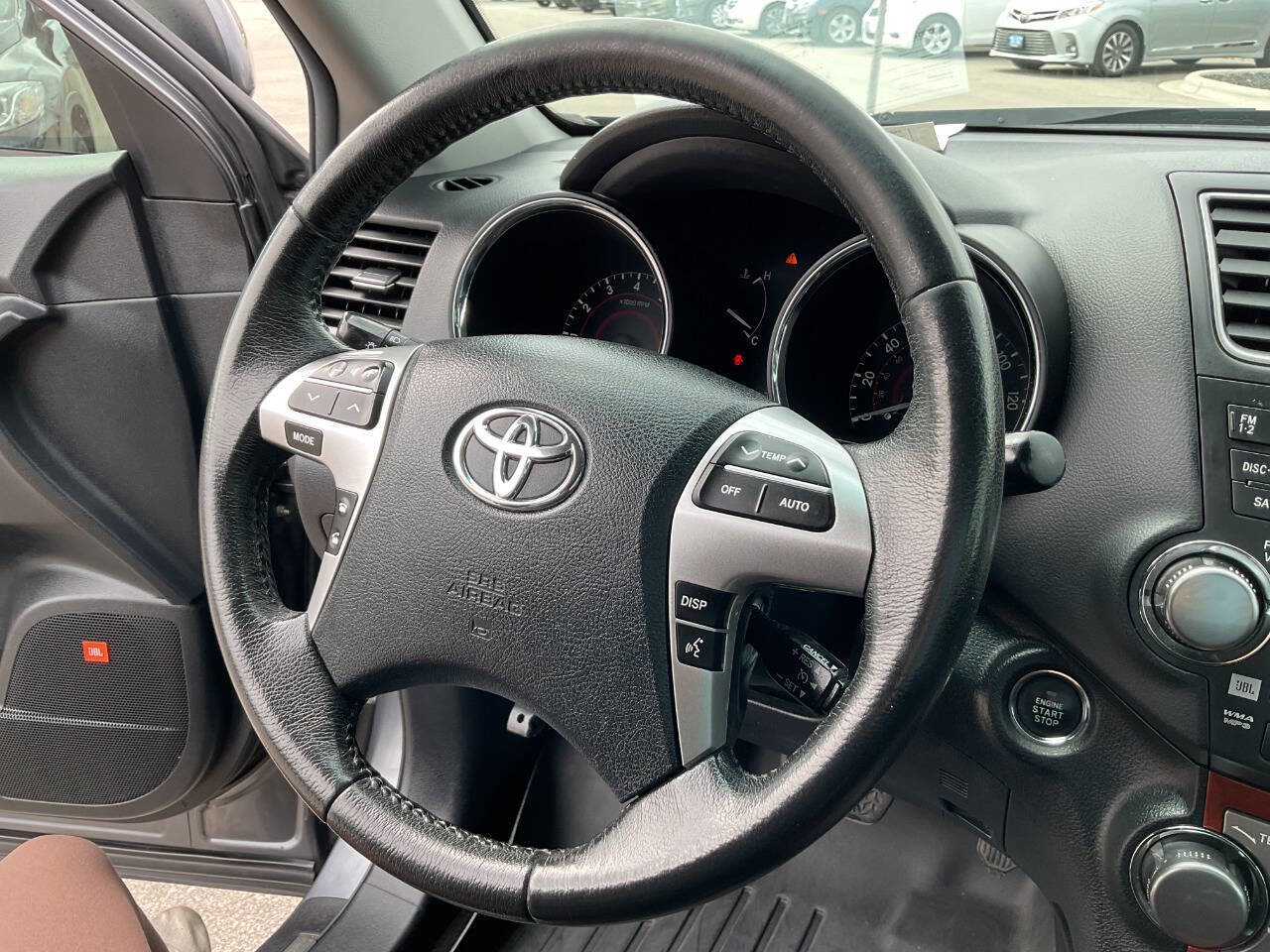 Used 2012 Toyota Highlander Limited w/ Tow Pkg AWD/4WD image 18