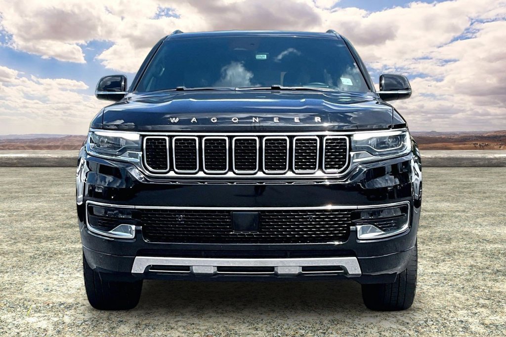 Used 2024 Jeep Wagoneer L Series III w/ Flexible Seating Group AWD/4WD image 2