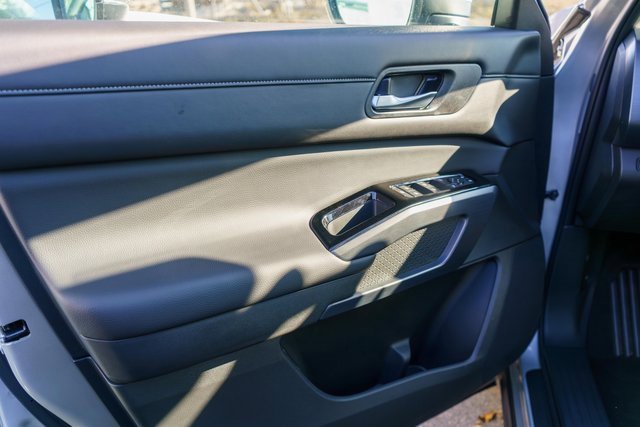 New 2025 Nissan Pathfinder SL image 9