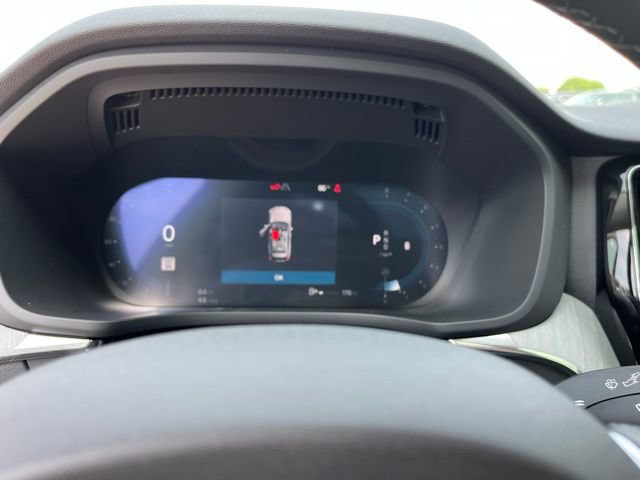 Used 2025 Volvo XC60 B5 Plus AWD/4WD image 27