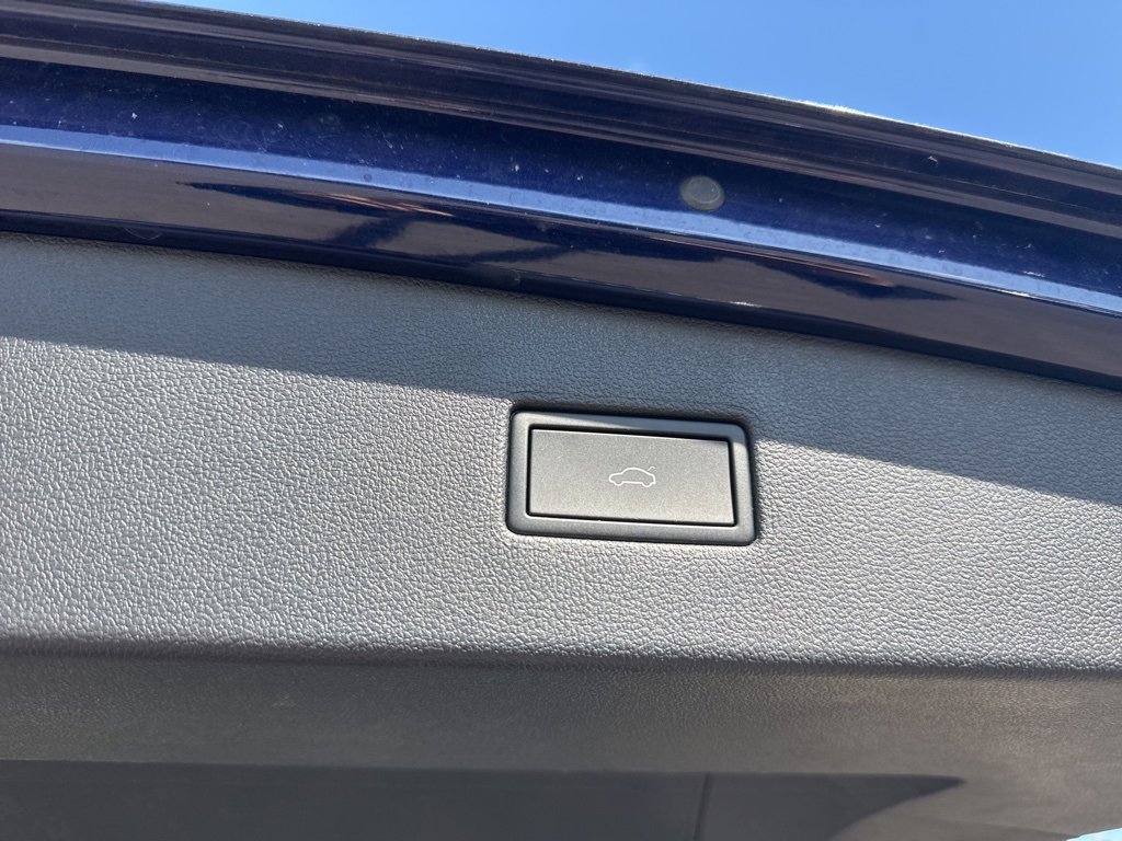 Used 2024 Volkswagen Tiguan SE image 31