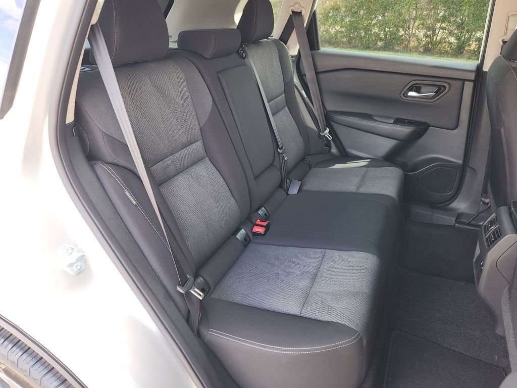 Used 2025 Nissan Rogue SV AWD/4WD image 14