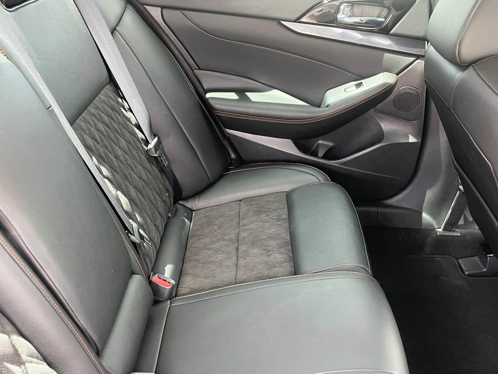 Used 2023 Nissan Maxima SR w/ Sport Mat Group FWD image 11