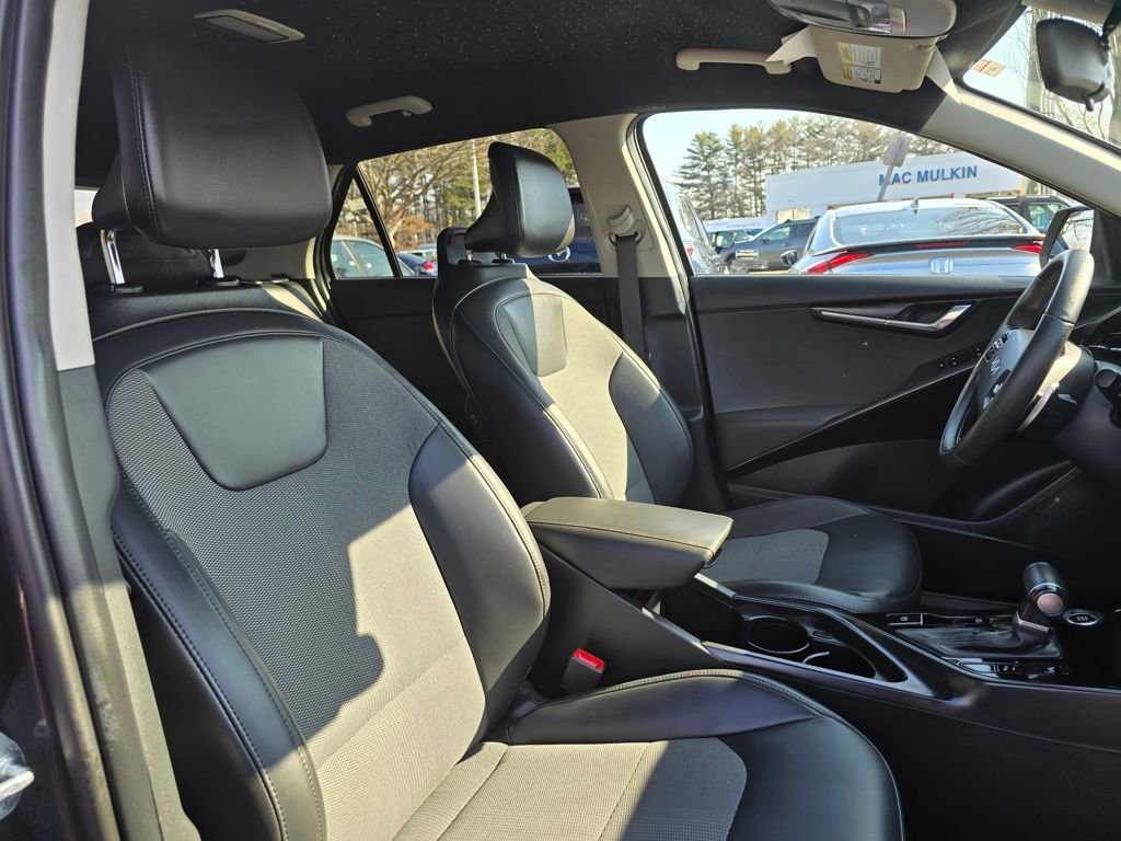 Used 2025 Kia Niro EX image 11