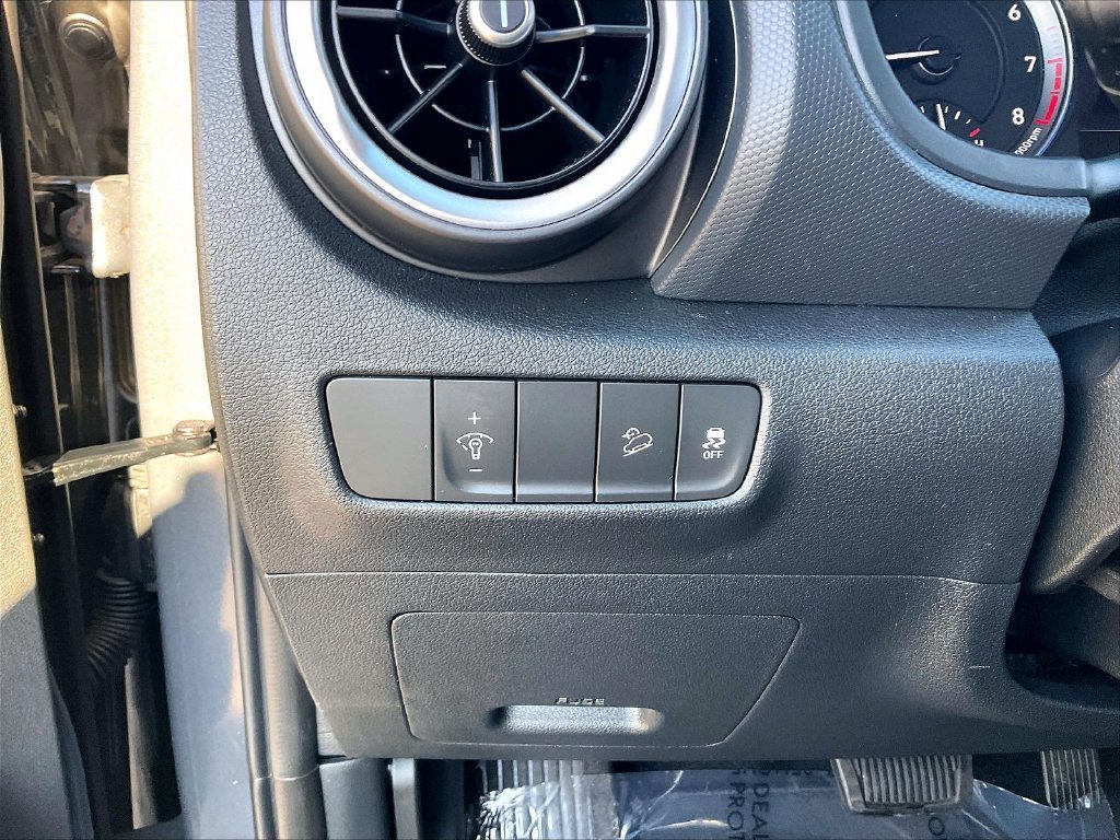 Used 2023 Hyundai Kona SEL AWD/4WD image 25