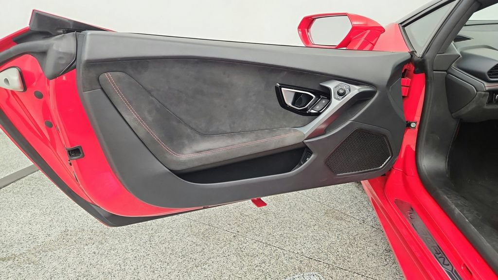 Used 2017 Lamborghini Huracan LP 580-2 RWD image 26