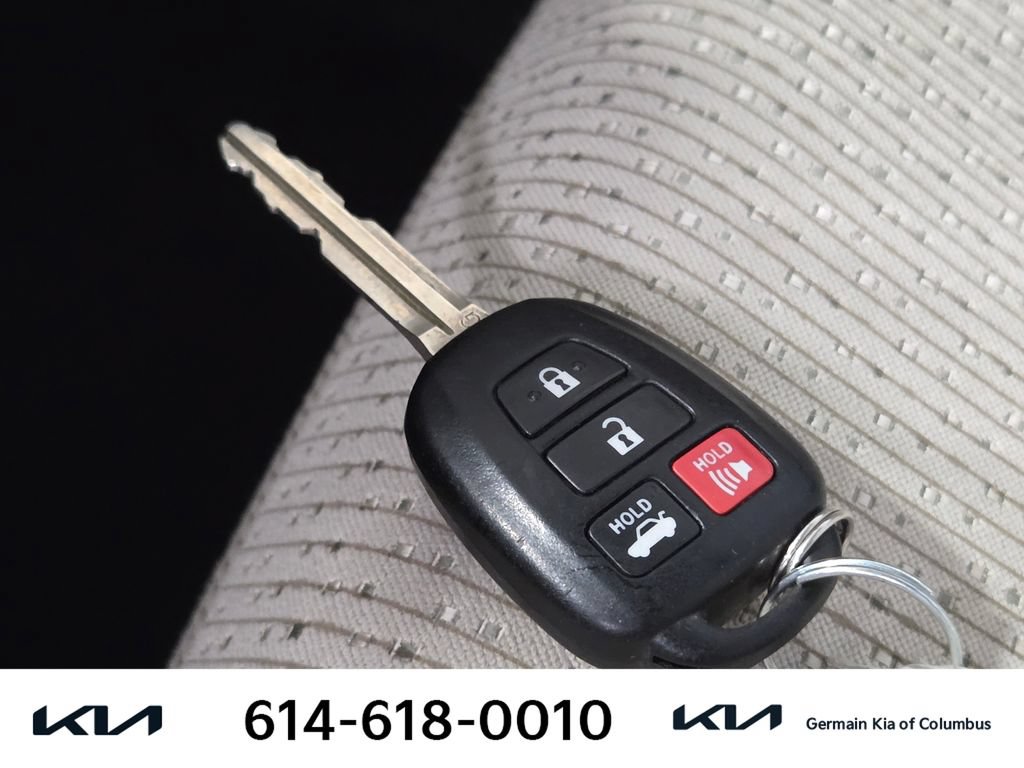 Used 2014 Toyota Camry LE FWD image 34