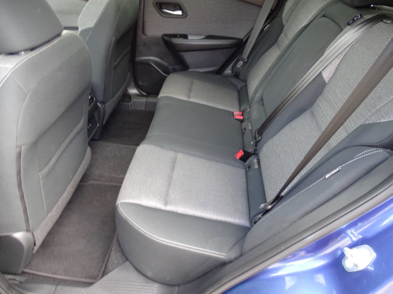 Used 2021 Nissan Rogue SV image 32