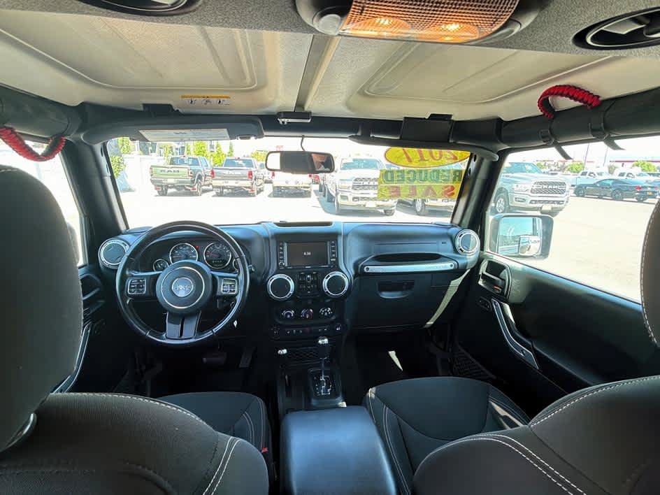 Used 2017 Jeep Wrangler Unlimited Sahara w/ Connectivity Group AWD/4WD image 21
