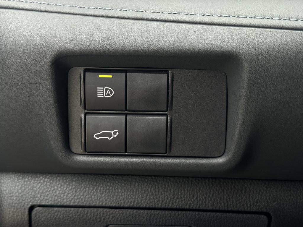 Used 2024 Toyota Highlander XLE AWD/4WD image 23