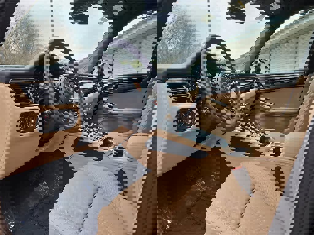 New 2026 Porsche Macan image 4