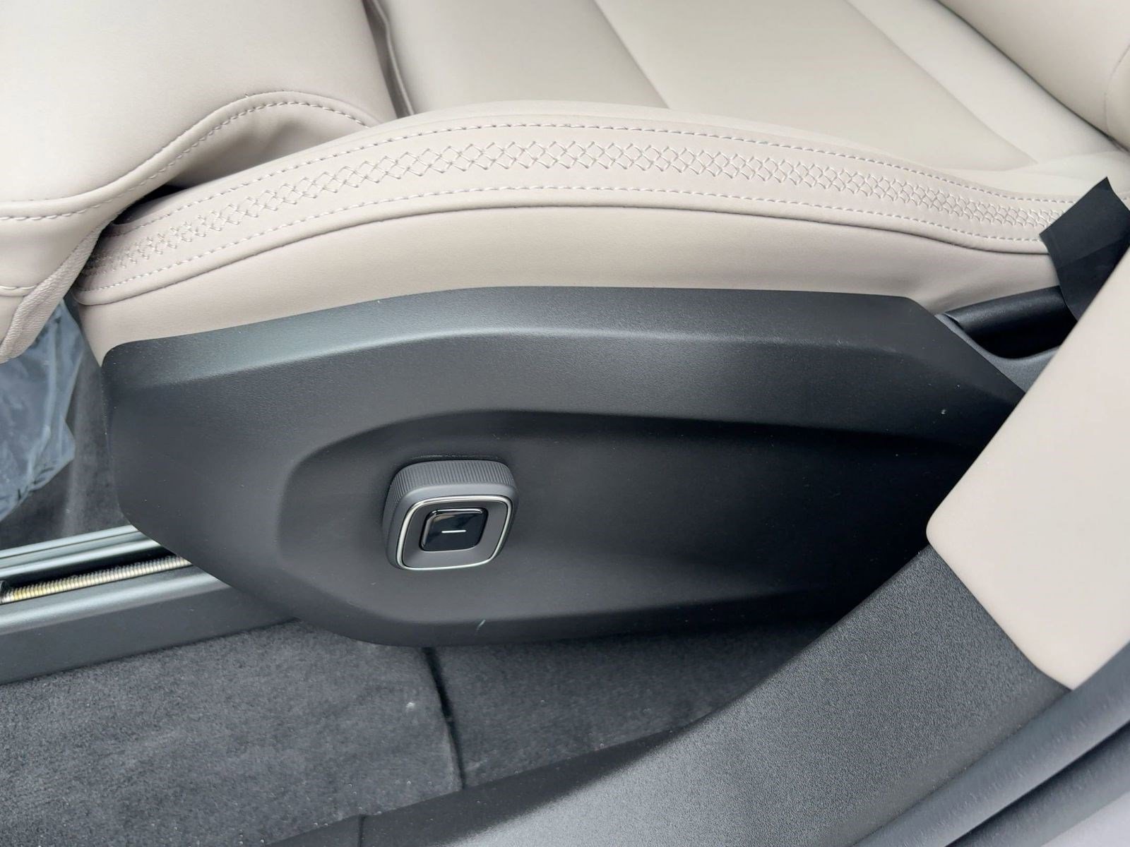 New 2026 Volvo EX90 Plus image 14