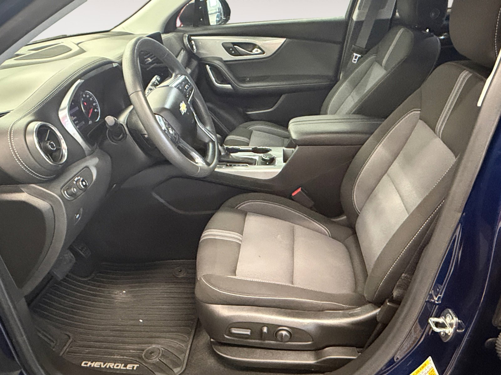 Used 2023 Chevrolet Blazer LT w/ Midnight/Sport Edition FWD image 22