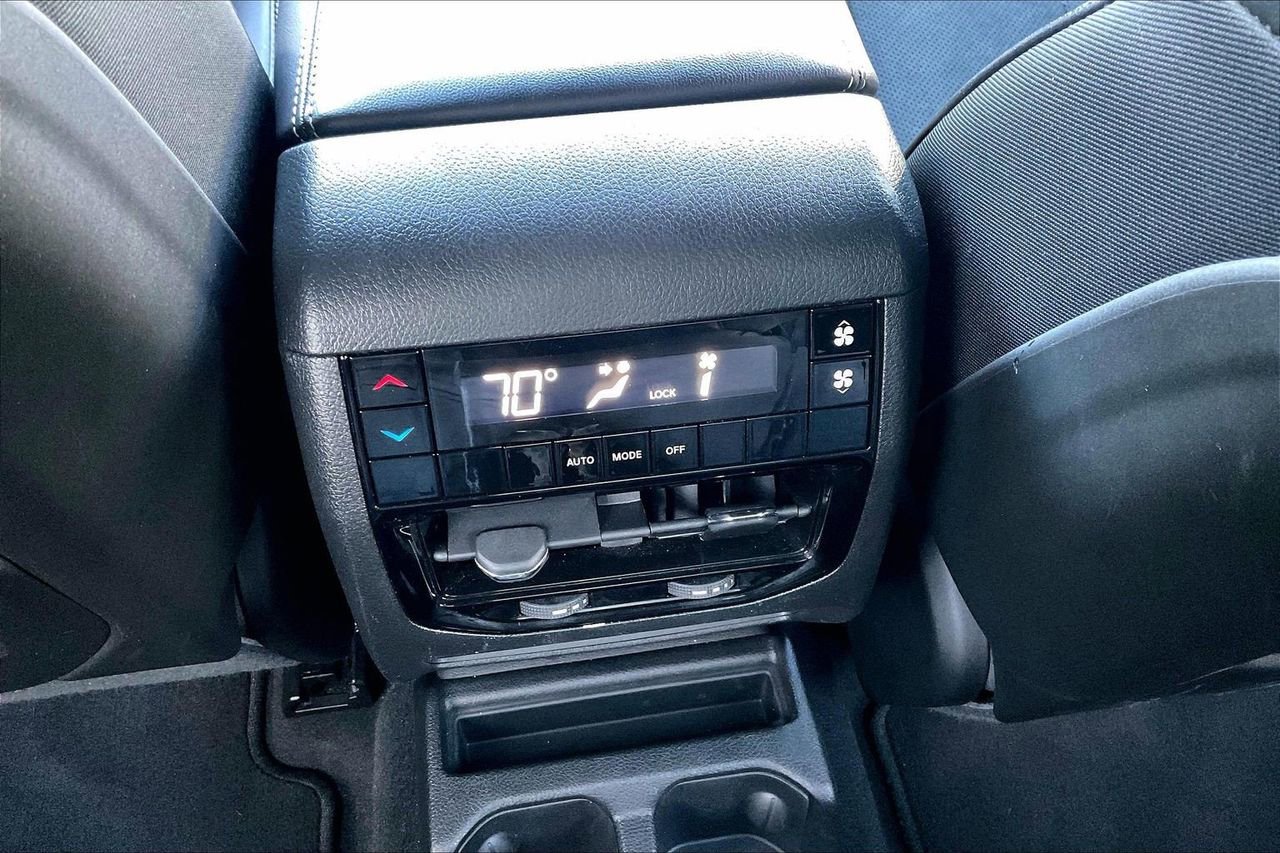 Certified 2025 Jeep Grand Cherokee L Altitude AWD/4WD image 17