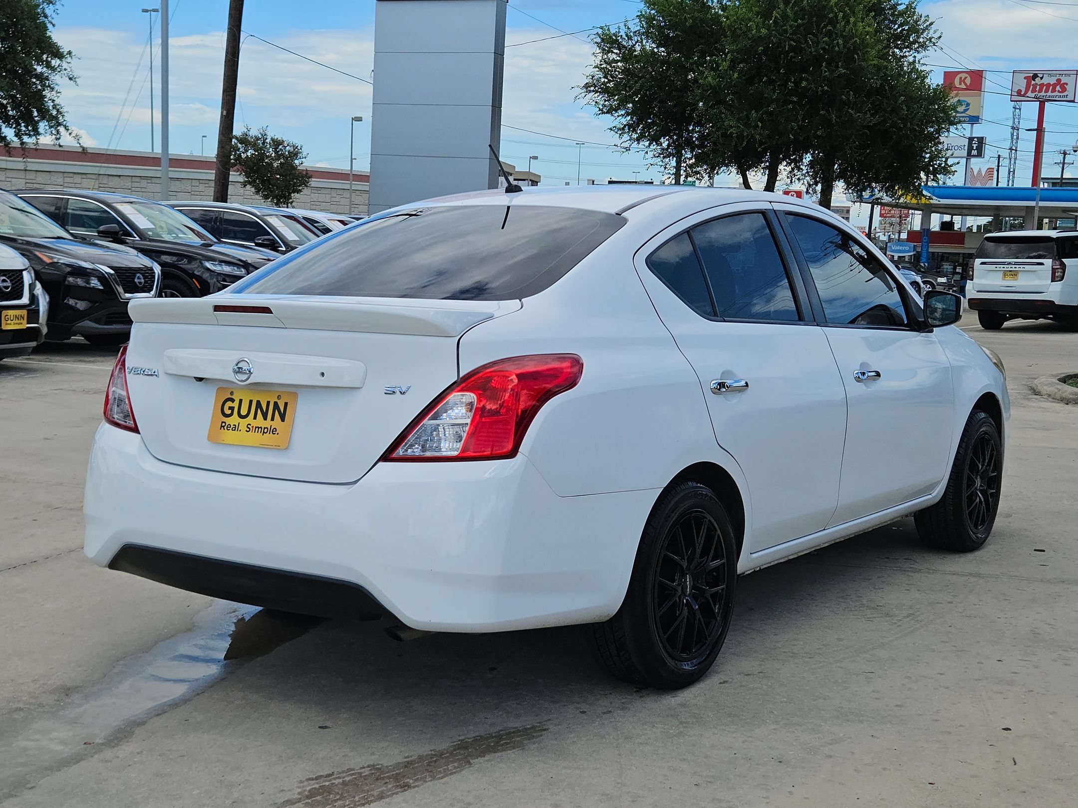 Used 2019 Nissan Versa SV FWD image 3