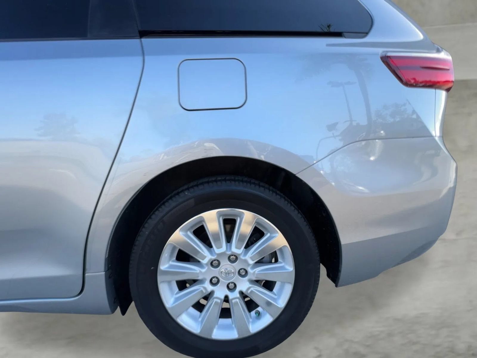 Used 2015 Toyota Sienna Limited Premium FWD image 57