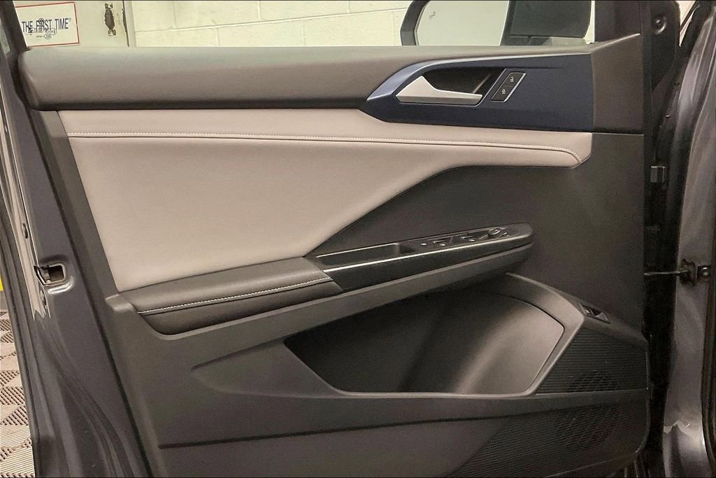 Used 2024 Volkswagen Taos SE image 22