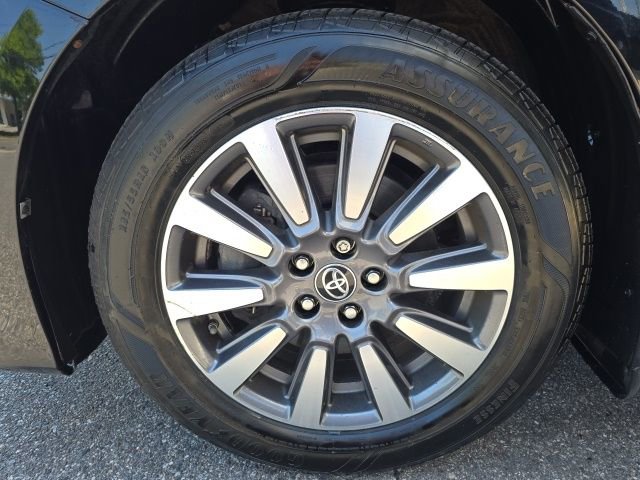 Used 2020 Toyota Sienna XLE w/ XLE Navigation Package AWD/4WD image 31