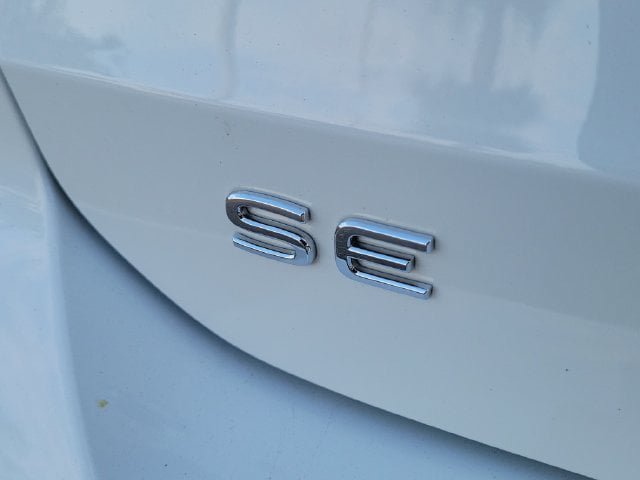 Certified 2024 Volkswagen Taos SE FWD image 6