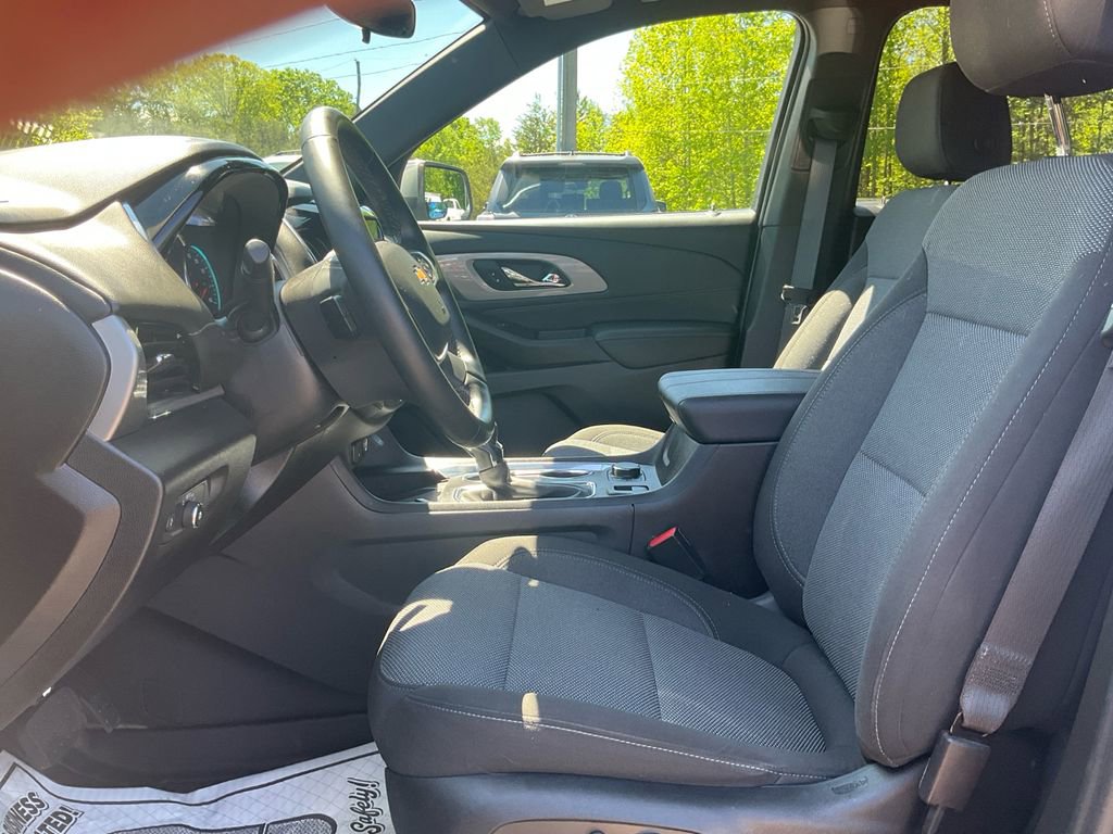 Used 2023 Chevrolet Traverse LT FWD image 16