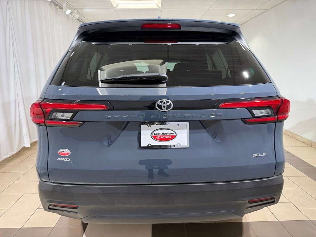 Certified 2024 Toyota Grand Highlander AWD image 4
