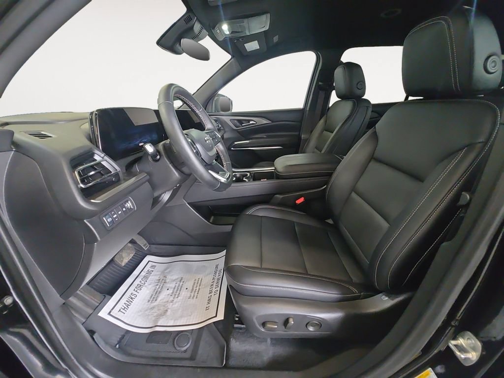 Certified 2025 Chevrolet Traverse LT w/ Midnight/Sport Edition AWD/4WD image 16