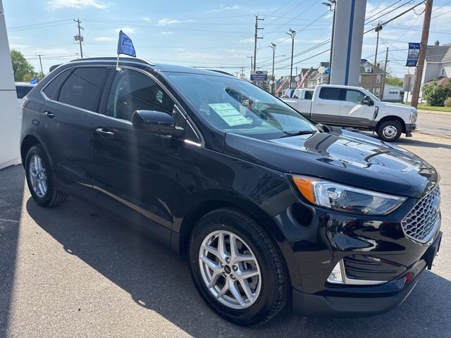 Certified 2023 Ford Edge SEL w/ Convenience Package AWD/4WD image 4