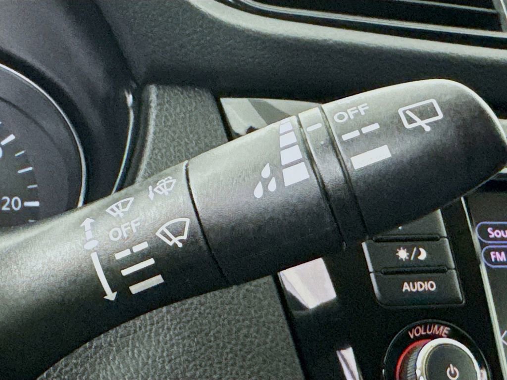 Used 2018 Nissan Rogue S FWD image 14