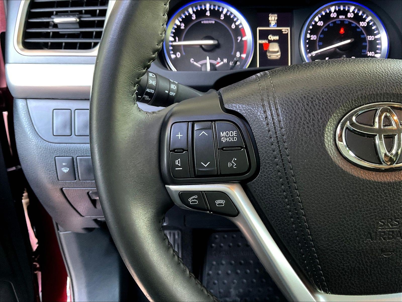 Used 2016 Toyota Highlander XLE AWD/4WD image 11