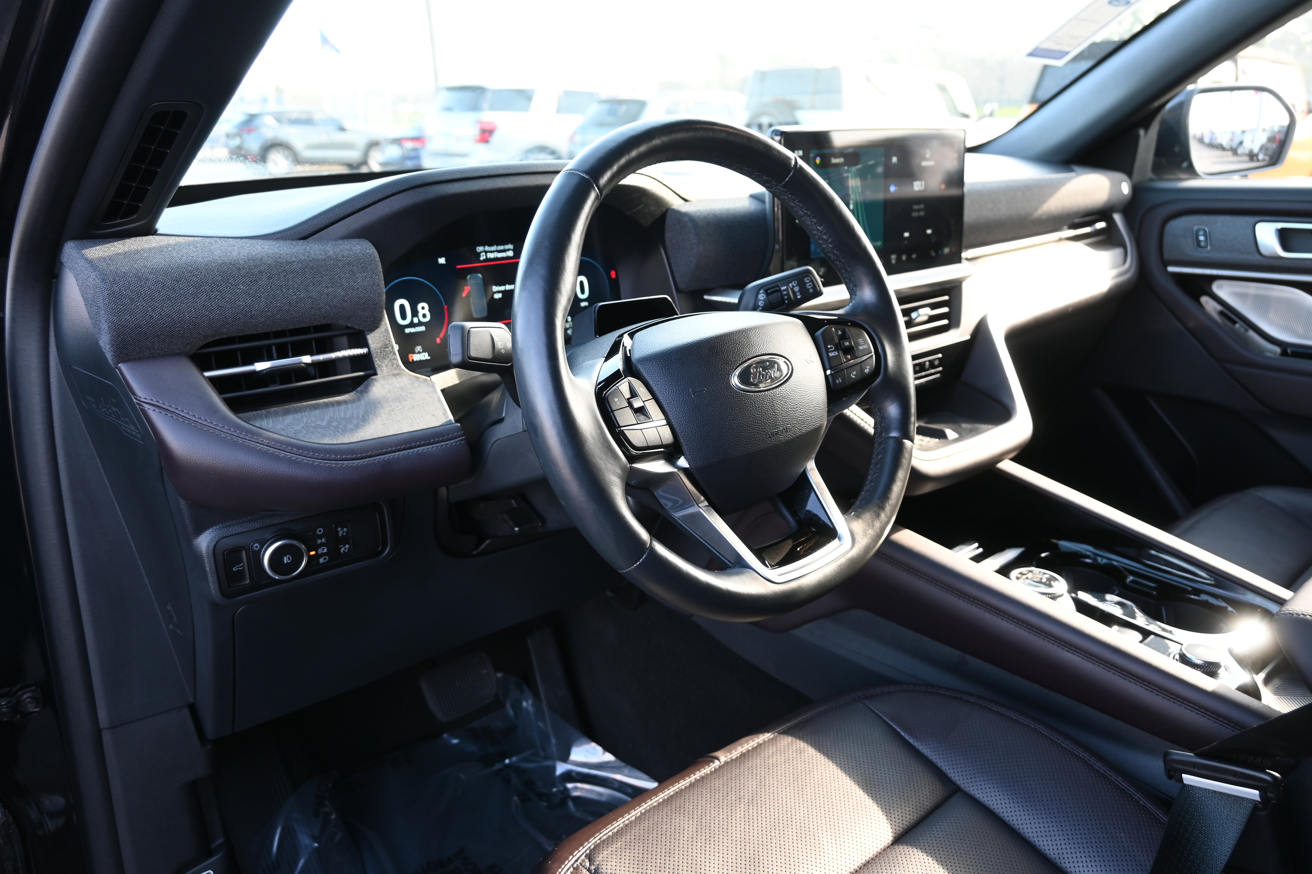 Used 2025 Ford Explorer Platinum w/ LUX Leather Package image 13
