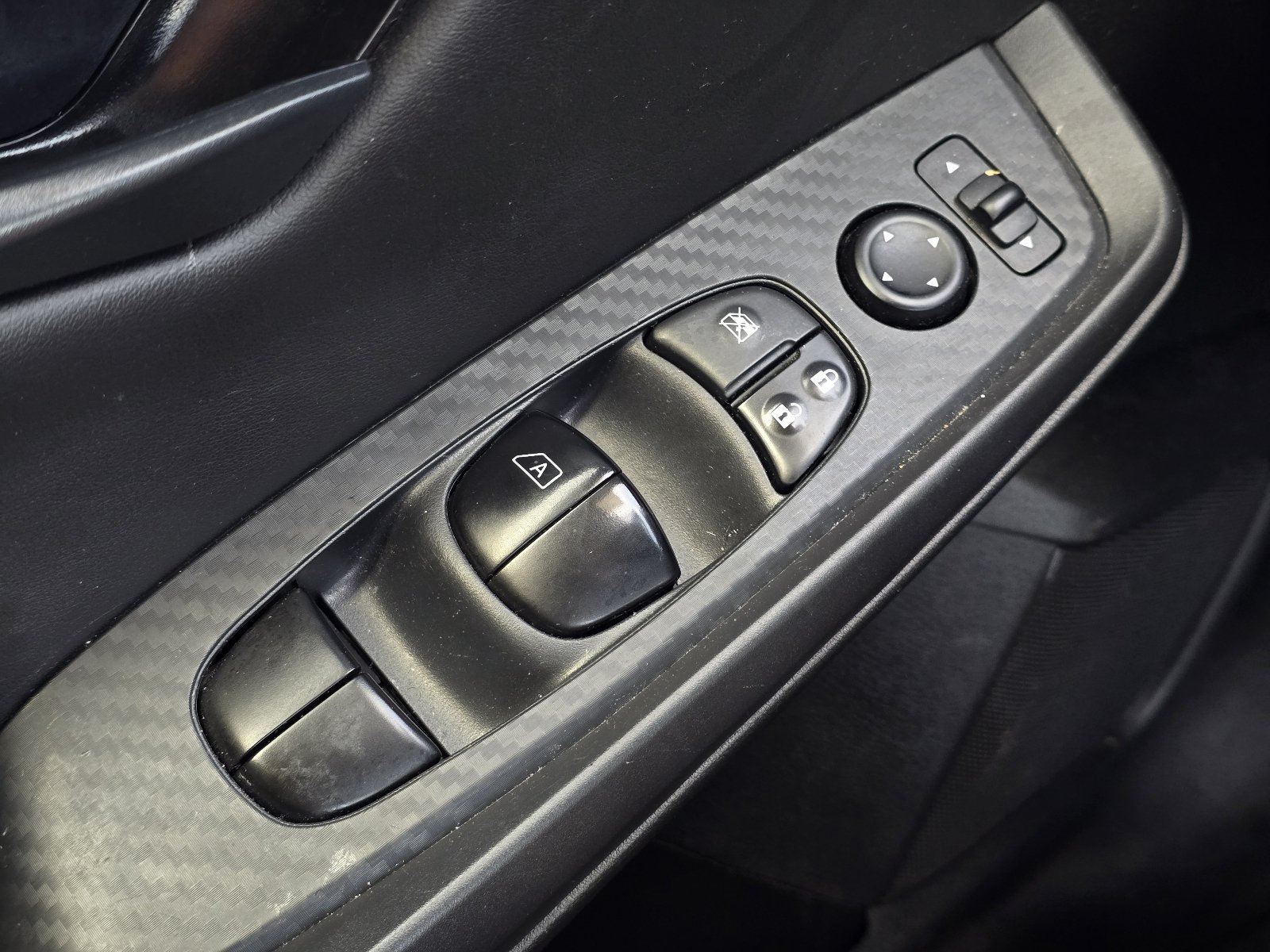Certified 2025 Nissan Kicks SR w/ Illumination Package FWD image 24
