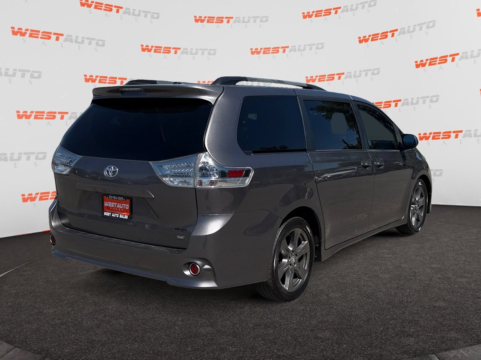 Used 2017 Toyota Sienna SE w/ SE Preferred Package FWD image 5