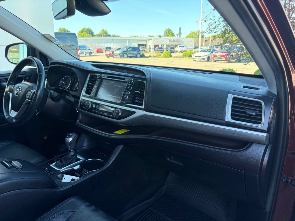 Used 2019 Toyota Highlander Limited Platinum AWD/4WD image 26