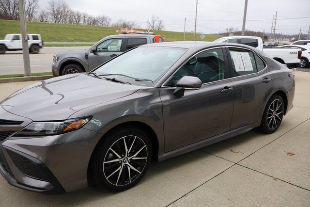 Used 2023 Toyota Camry SE image 5
