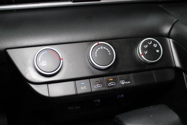 Used 2021 Hyundai Elantra SE w/ Cargo Package FWD image 15