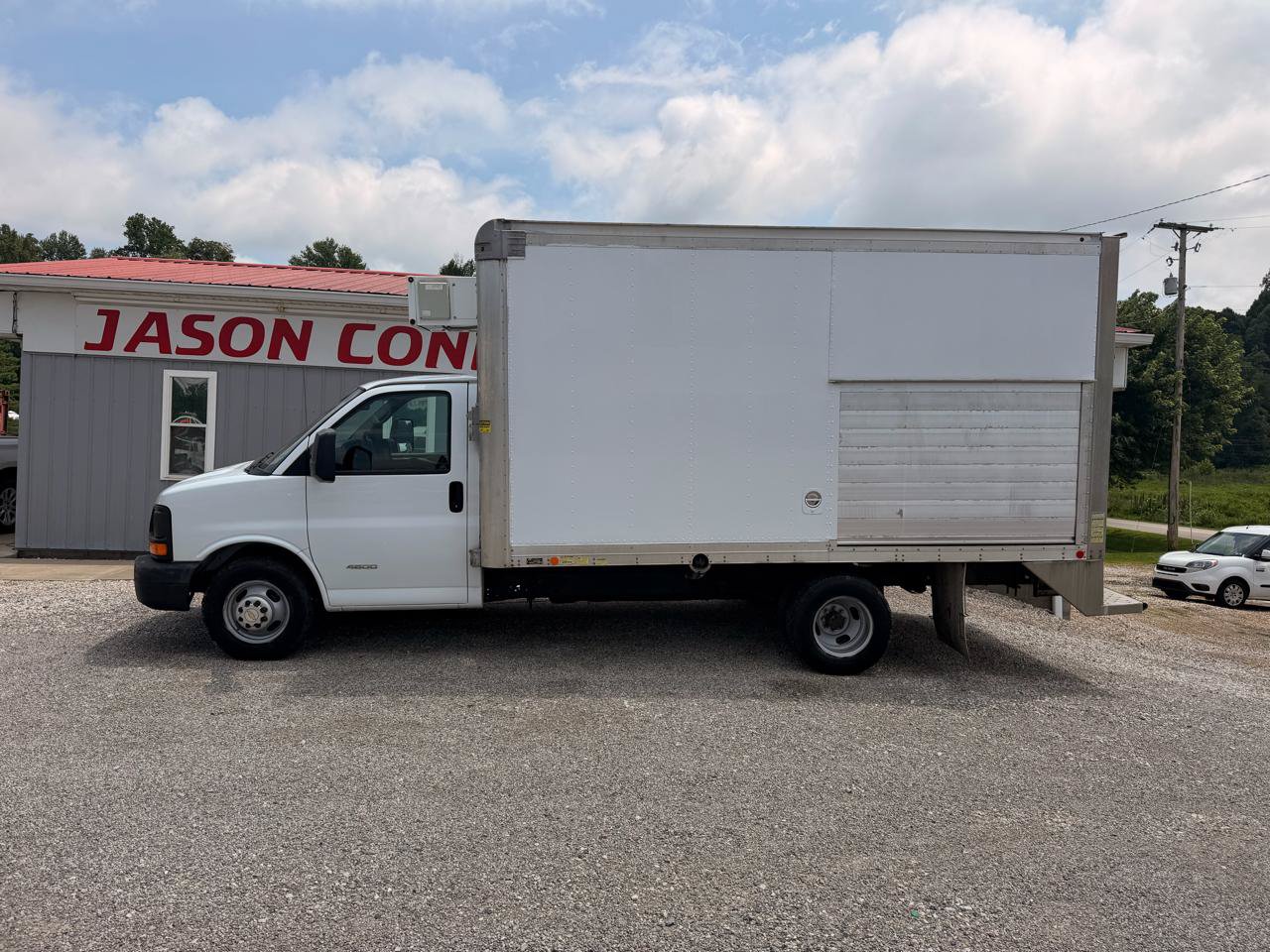 Used 2015 Chevrolet Express 4500 RWD image 1