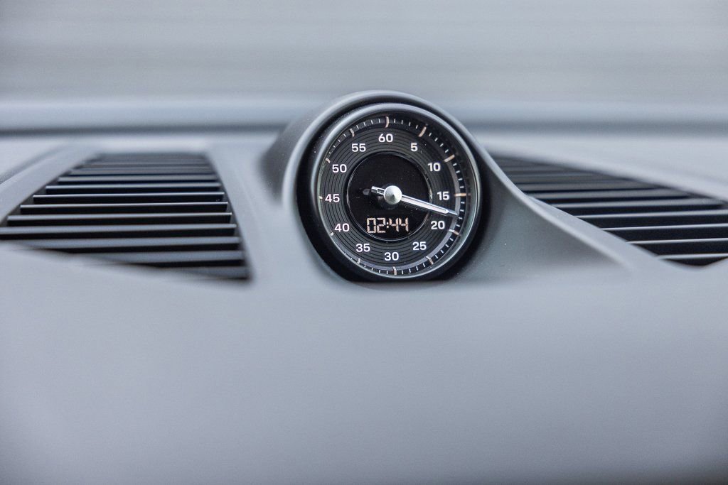 Certified 2025 Porsche Macan Electric image 17