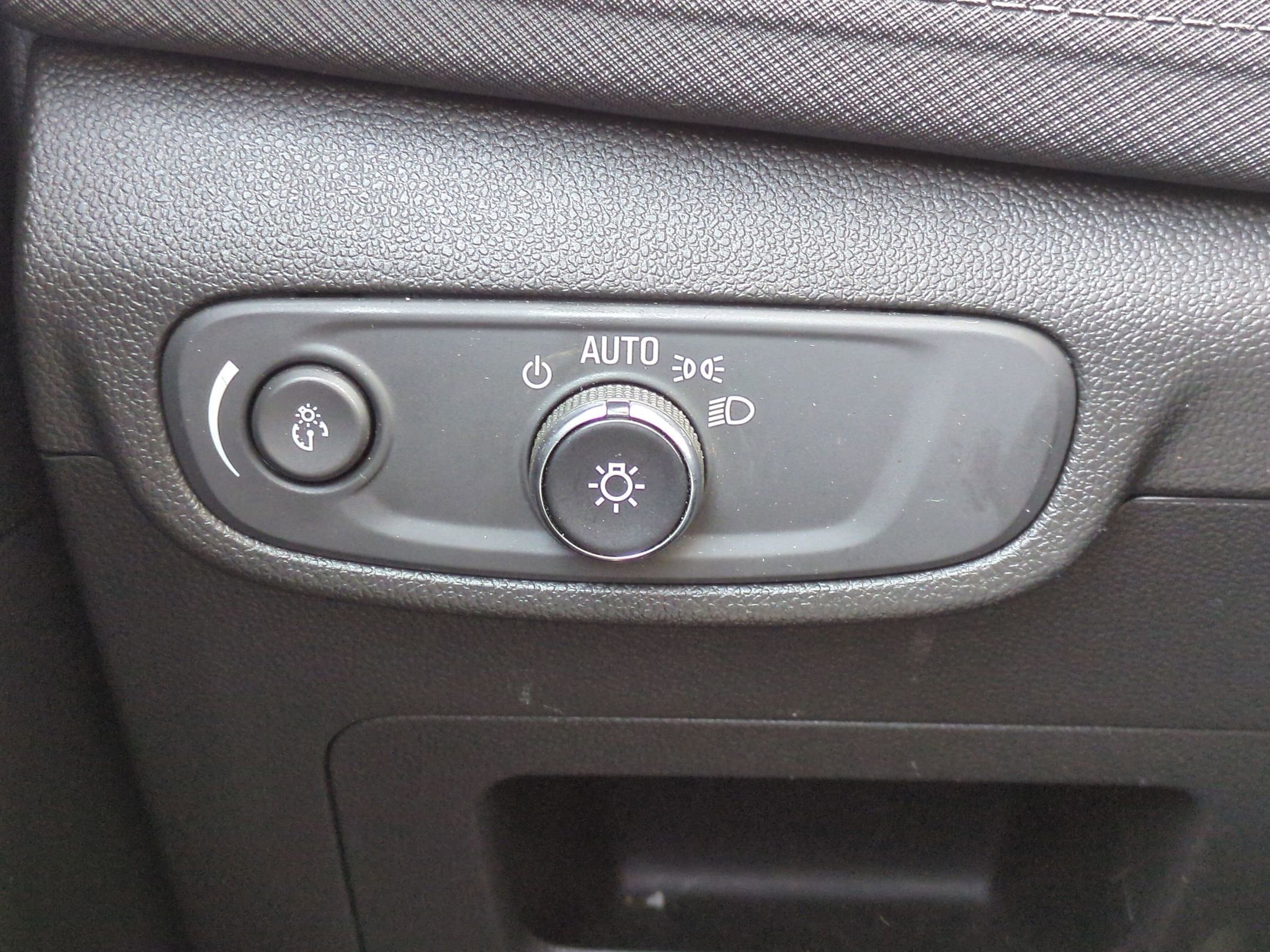 Certified 2025 Chevrolet TrailBlazer LT AWD/4WD image 19