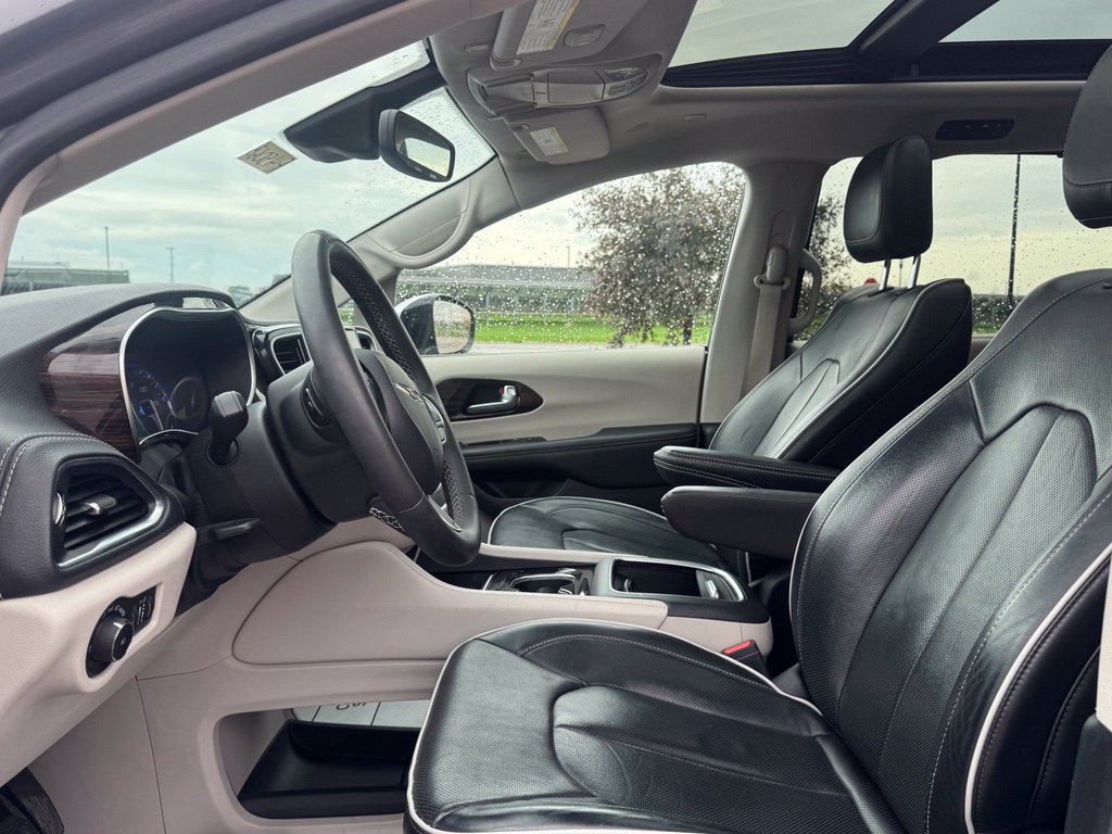 Used 2023 Chrysler Pacifica Limited FWD image 8