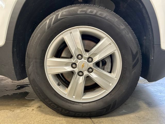 Used 2021 Chevrolet Trax LT w/ LT Convenience Package AWD/4WD image 11