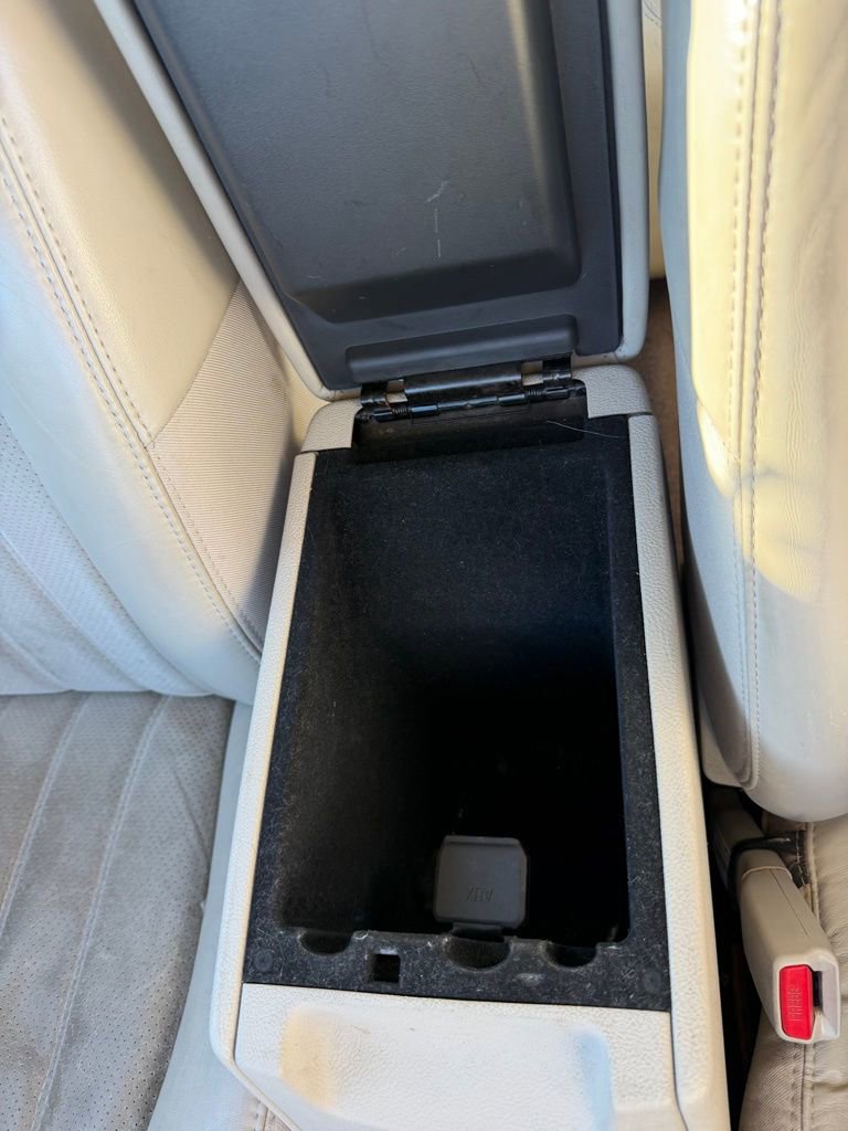 Used 2011 Buick Lucerne Super image 17